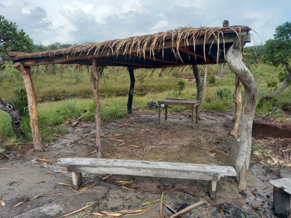 PISCINAS NATURAIS E CABANAS